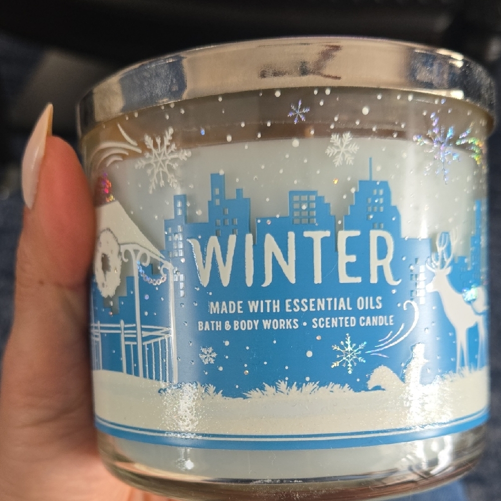 NWT Bath & Body Works Winter Scented 3 Wick Candle - Blue and White